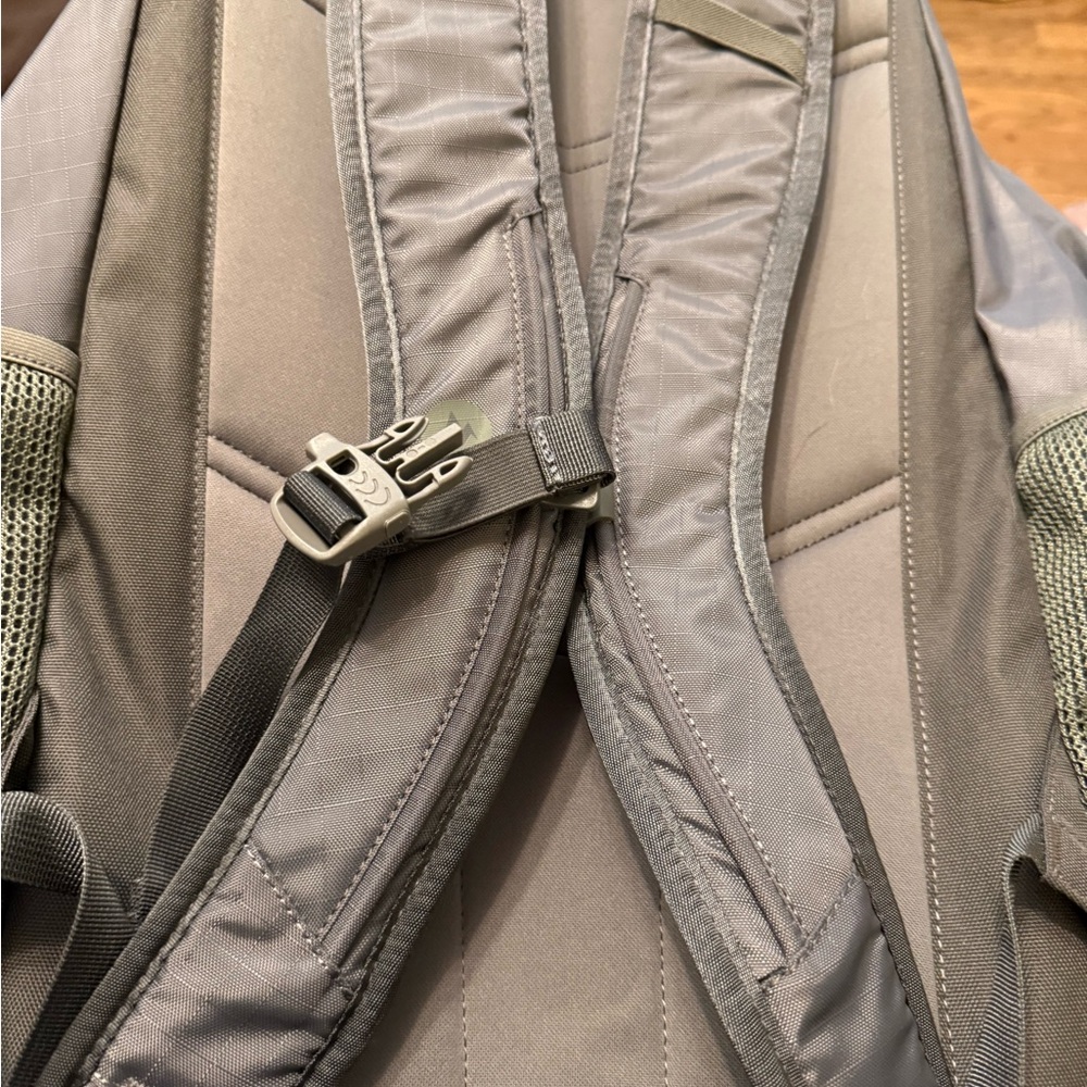 Marmot Gray Backpack Perfect Condition - image 12